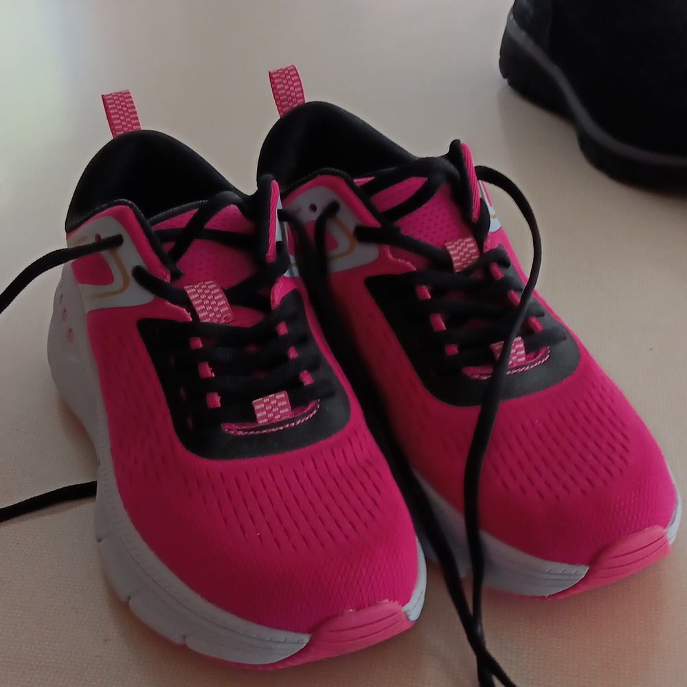 Easy Spirit emove walking shoes